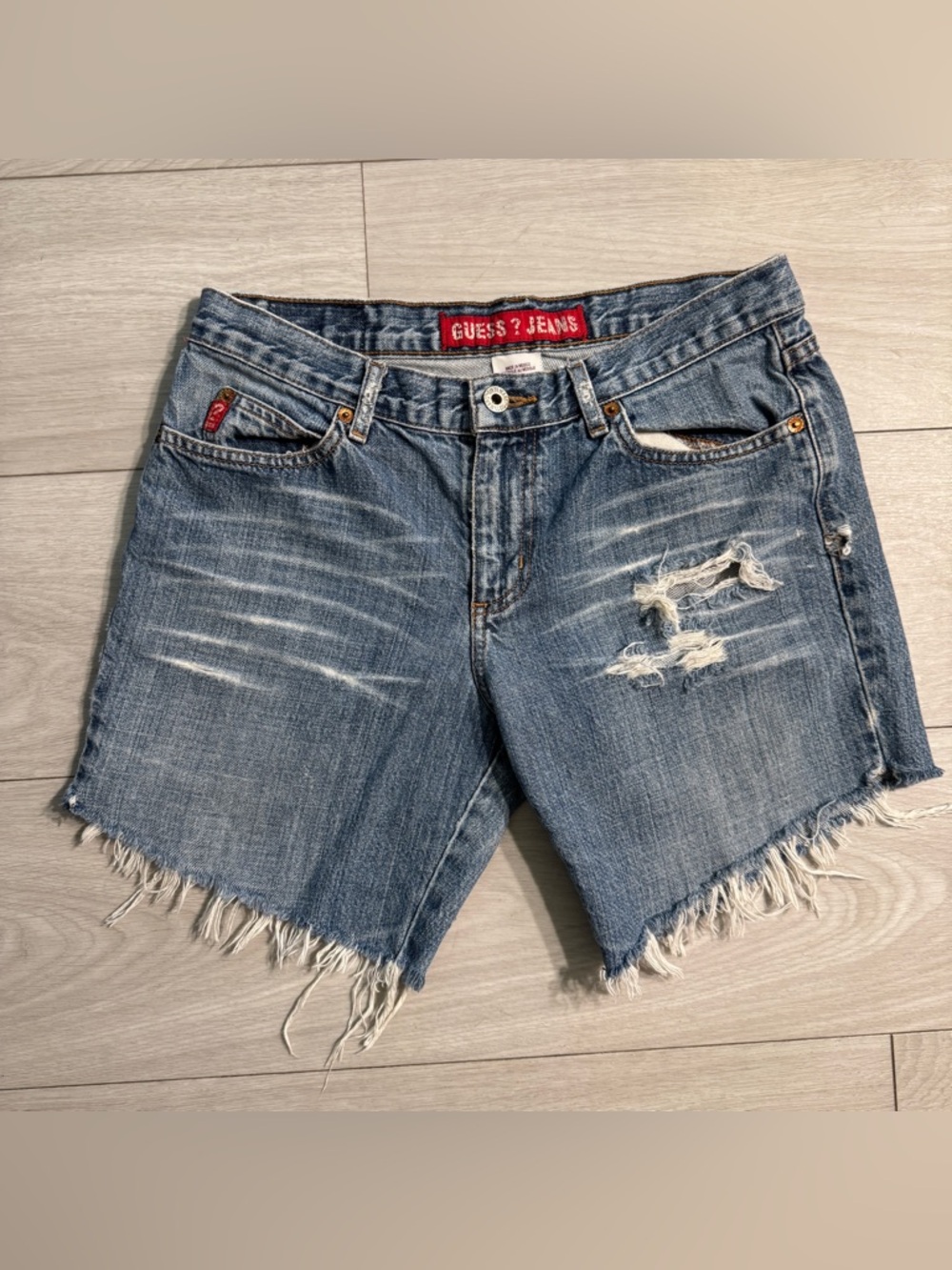 Guess Jeans Distressed Denim Cutoff Shorts Women’s Size 30 Blue Frayed Hem